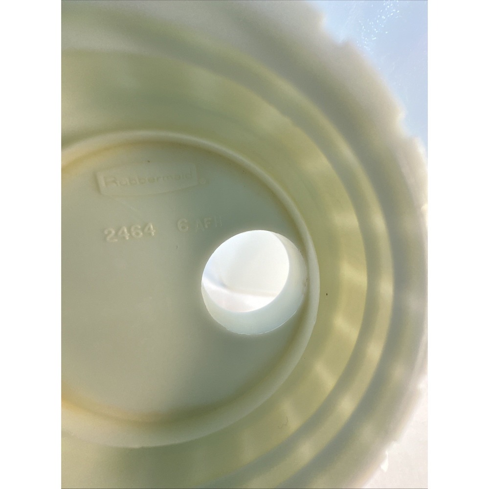 Set of 3 Rubbermaid Servin Saver 2 Quart Drink Containers With White Lids - Picture 5 of 8